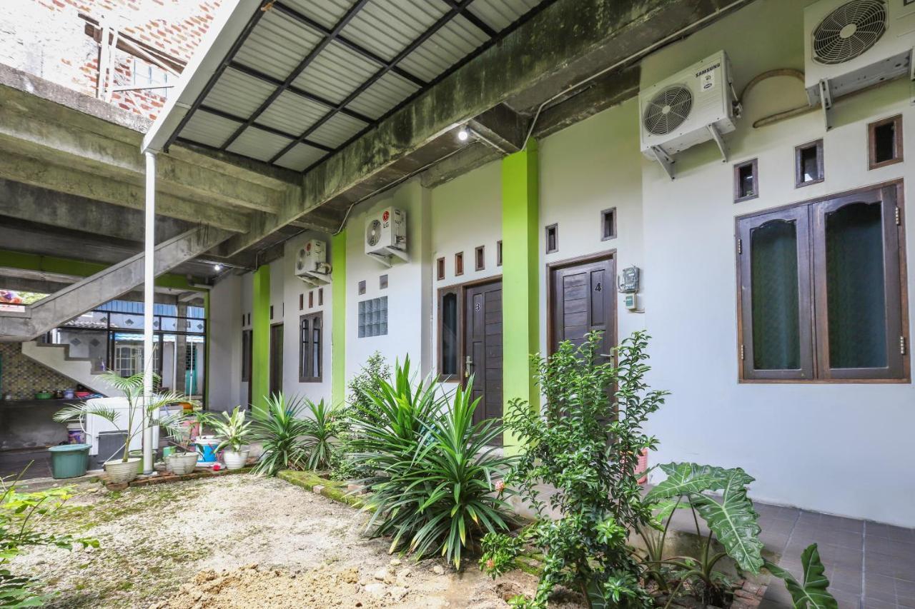 Oyo 3830 Dfarys Gh Syariah Hotel Balikpapan  Luaran gambar