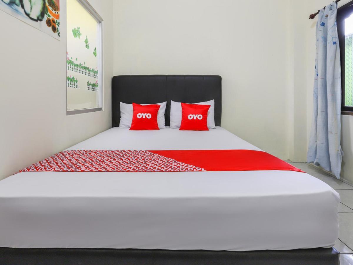 Oyo 3830 Dfarys Gh Syariah Hotel Balikpapan  Luaran gambar